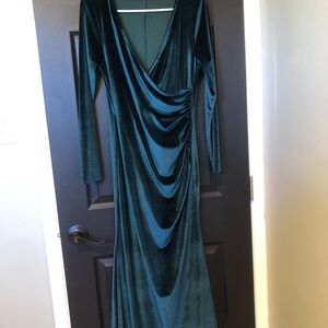 Elegant Dark Green Velvet Dress